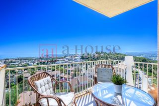 Àtic  Passeig passeig pujades. Piso con terraza, piscina y licencia turistica en urbanizacion v