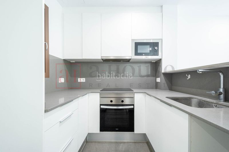 Foto a2a7424c-0d8f-462f-a158-40fa76ec85ab. Pis amb calefacció a Sant Antoni Barcelona