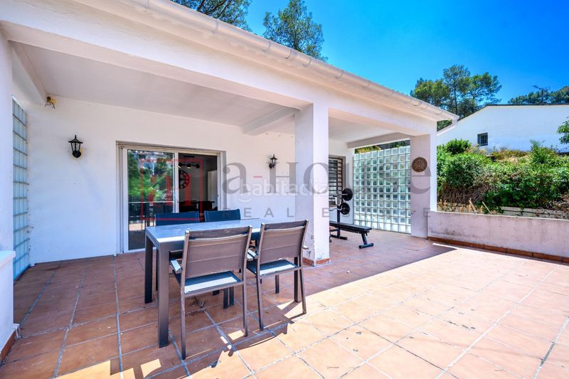 Foto 8bd887f1-1da6-442a-b13e-593f19ea90ff. Casa amb piscina a Olivella