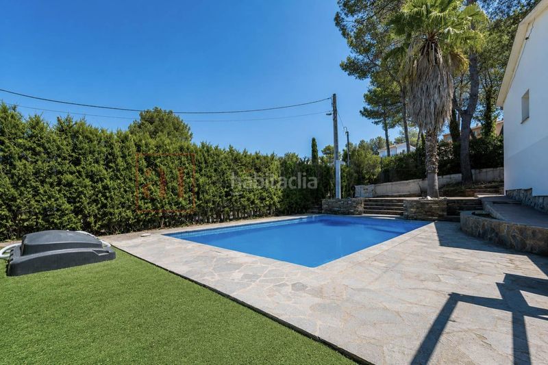 Foto 8d360932-dcc4-4b03-bc29-55305920ee15. Casa amb piscina a Olivella