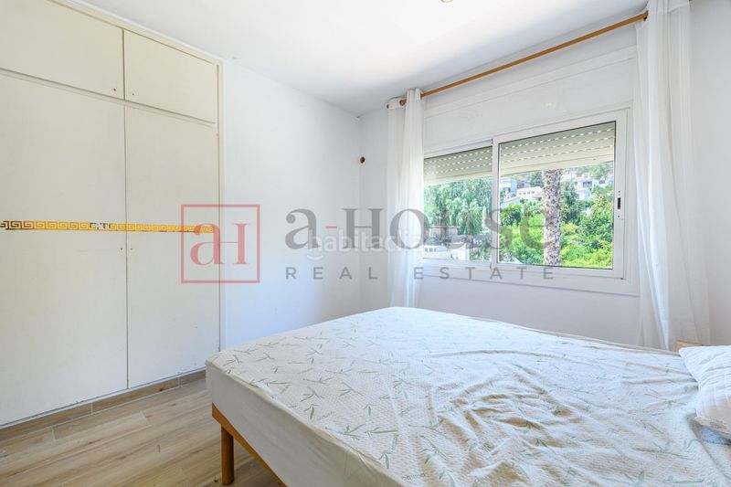 Foto b7b4c506-4aed-4172-bf46-42d8bb280f79. Casa amb piscina a Olivella