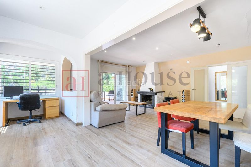 Foto d8445565-929d-4e3c-8f4d-ab550740e801. Casa amb piscina a Olivella