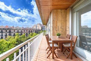 Piso  Avenida gran via de les corts catalanes. Piso alto con balcónterraza y tres piezas exteriores en el eixam