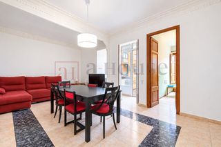 Piso en Dreta de l´Eixample. Piso listo para entrar a vivir con balcon y doble orientación en