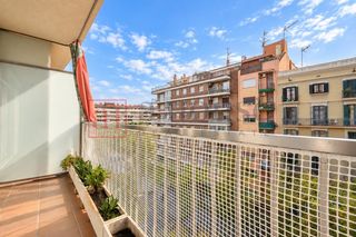 Piso  Carrer del comte d'urgell. Piso reformado con terraza en lantiga esquerra de leixample