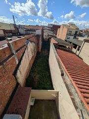 Gebäude  Carrer gran. Edifici complet amb solar posterior edificable al centre d’espar