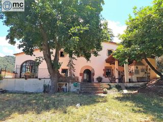 Masía en Figaró-Montmany. Masia de 756 m2 amb terreny de 40 ha.