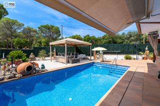 Chalet in Ametlla del Vallès (L´). Espectacular casa reformada esquinera  lametlla del vallès