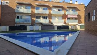 Planta baixa a Centre. Planta baja con piscina comunitaria  zona centro