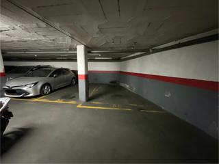 Parking coche en Baix Guinardó. Parquing en c sardenya con