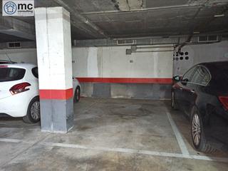 Car parking in Calle PAMPLONA 43