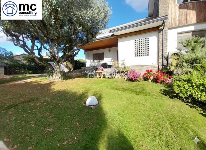 Foto 6a3195b9-70e1-40cc-91a6-06f177f6d7a7. Chalet avec chauffage parking piscine dans Canovelles