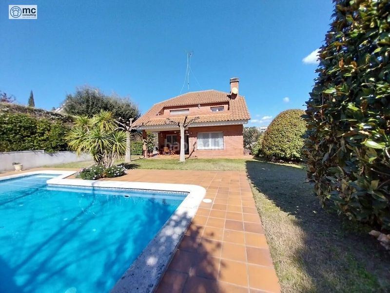 Foto 195aa672-2960-4a10-985e-0ab9c1478df9. Xalet amb calefacció aparcament piscina a Canovelles