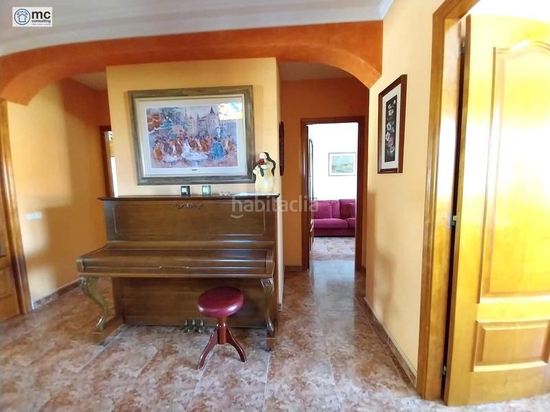 Foto 261ce1e9-bafc-4c71-82d8-4c8aa47983d7. Chalet con riscaldamento parcheggio piscina in Canovelles