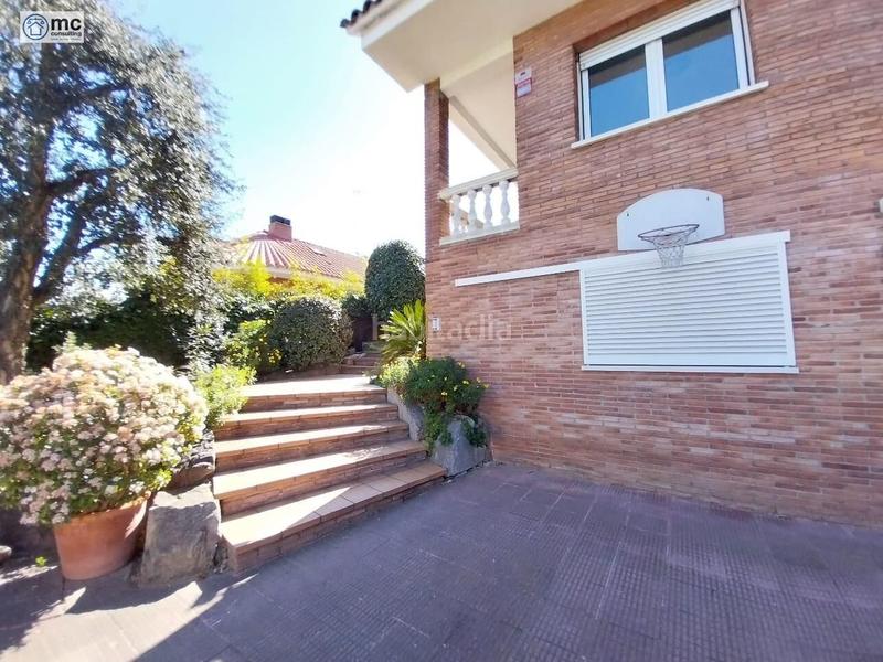 Foto 3042e74b-2e53-426f-a07e-451b63486e32. Chalet con riscaldamento parcheggio piscina in Canovelles