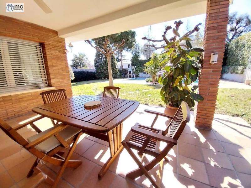 Foto 42955e5a-6a6d-4712-978b-a5d41a8c876b. Chalet con riscaldamento parcheggio piscina in Canovelles