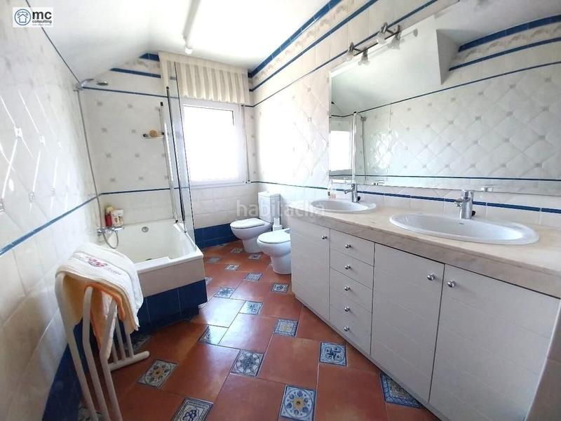 Foto 456ba5c2-81c8-4e94-a3af-c6d31f7881a9. Chalet con riscaldamento parcheggio piscina in Canovelles