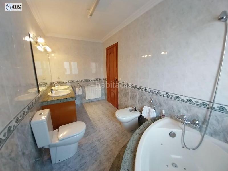 Foto 45e6746d-6a57-4481-8e7d-4bf7e6b5f241. Chalet con riscaldamento parcheggio piscina in Canovelles