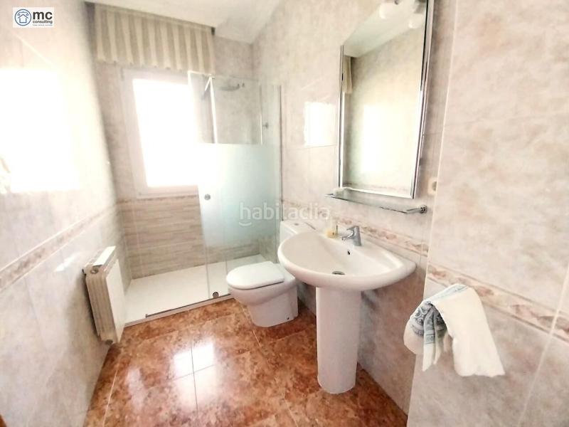 Foto a272a6d2-8408-4527-9155-8f9748e6a703. Chalet con riscaldamento parcheggio piscina in Canovelles