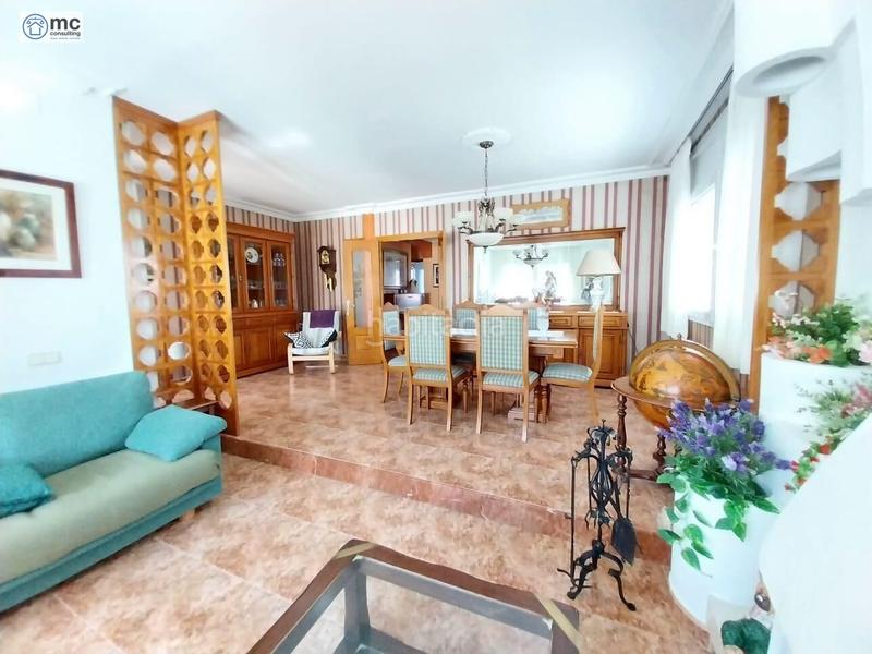 Foto b2e36ea2-60fe-4a76-82a8-9de7cec23592. Chalet con riscaldamento parcheggio piscina in Canovelles