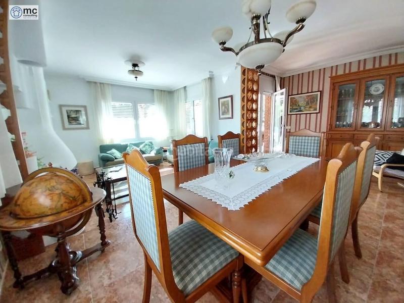 Foto eccf07dc-6a64-43cb-b47f-d38e52d2b84d. Chalet con riscaldamento parcheggio piscina in Canovelles