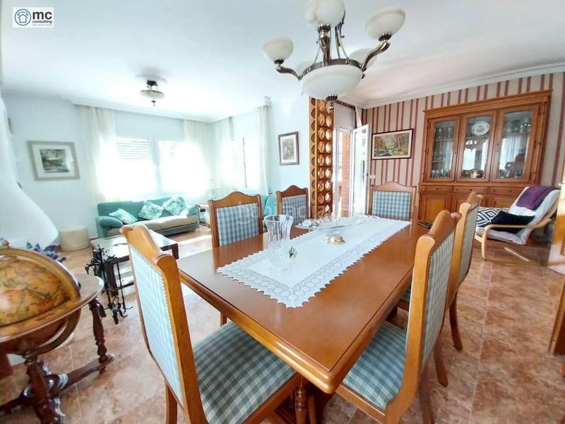 Foto ed253809-d48f-4735-8d3f-63774457fd61. Chalet con riscaldamento parcheggio piscina in Canovelles