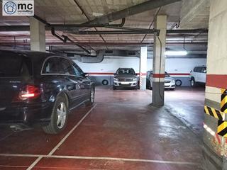 Miete Autoparkplatz in Calle llull 19. Plaza de parquing para coche grande en c llull, entre sardenya y