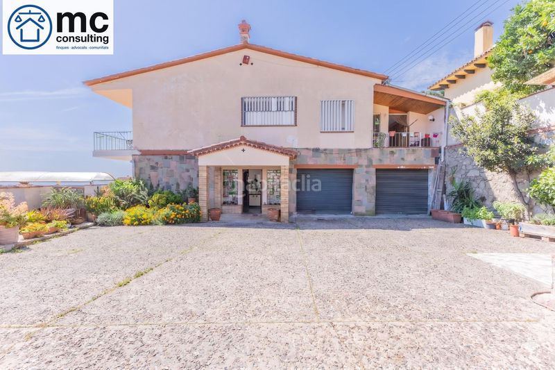 Foto 03486544-6f68-454b-ae81-2474eea22b8e. Casa amb aparcament piscina a Cabrils