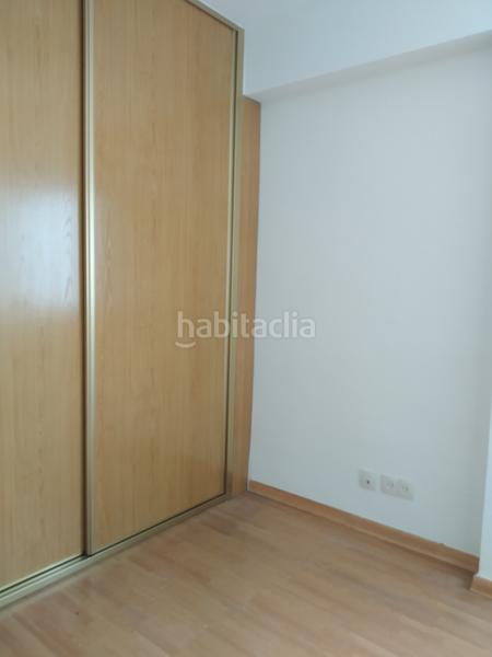 Foto 23b475da-2267-4143-bbd1-1aab11c78c7e. Piso este es un piso familiar, en un barrio agradable, a un paso de hipercor, bien comunicado y con todos los servicios a tu alcance. l en Valencia