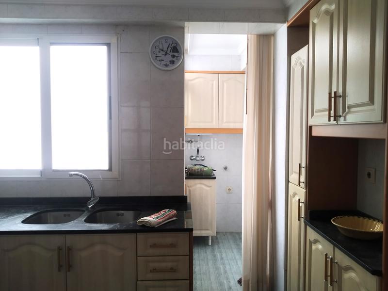 Foto 321af113-43d2-43d2-8563-fdc6ab06146f. Piso este es un piso familiar, en un barrio agradable, a un paso de hipercor, bien comunicado y con todos los servicios a tu alcance. l en Valencia