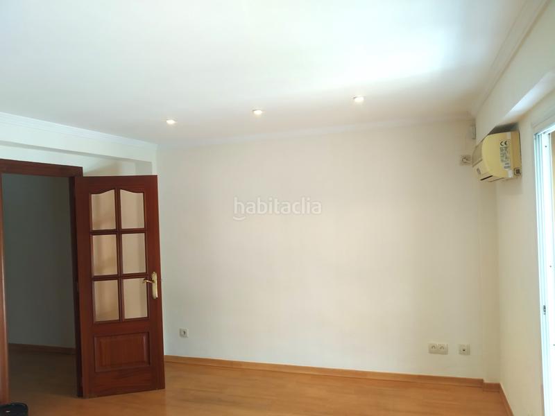 Foto 4f6dc536-e699-43da-b7a2-a6179cc6d994. Piso este es un piso familiar, en un barrio agradable, a un paso de hipercor, bien comunicado y con todos los servicios a tu alcance. l en Valencia