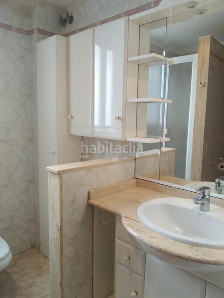 Foto 5dfe2738-d5bb-43e2-823b-8fffbe12a9fc. Piso este es un piso familiar, en un barrio agradable, a un paso de hipercor, bien comunicado y con todos los servicios a tu alcance. l en Valencia