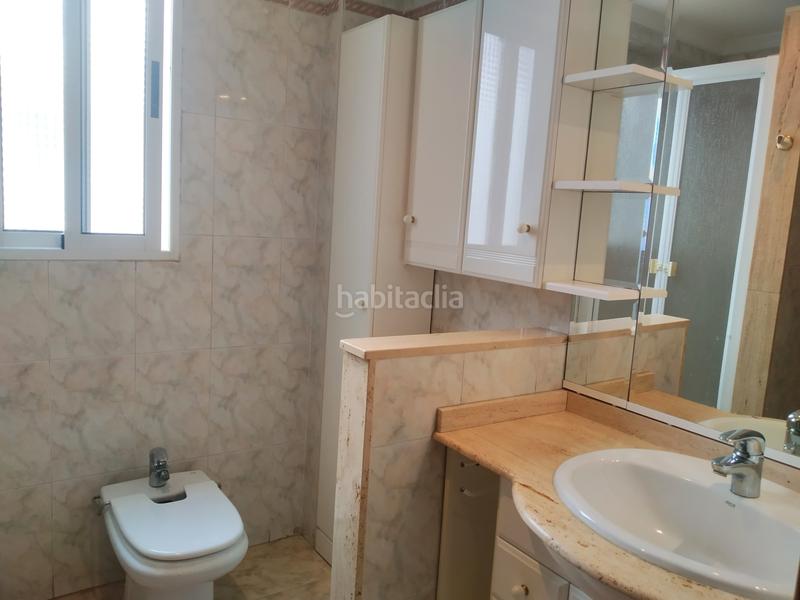 Foto a8904ff6-841c-42a1-97d2-8da31a7ee7a0. Piso este es un piso familiar, en un barrio agradable, a un paso de hipercor, bien comunicado y con todos los servicios a tu alcance. l en Valencia