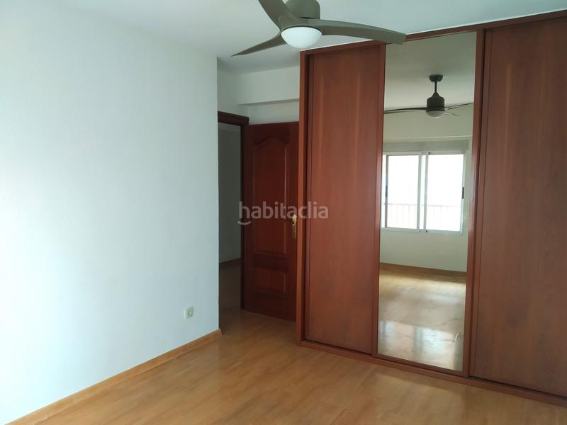 Foto c1ee3595-9197-43c8-b587-198f468f97dc. Piso este es un piso familiar, en un barrio agradable, a un paso de hipercor, bien comunicado y con todos los servicios a tu alcance. l en Valencia