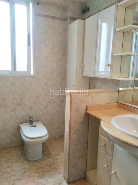 Foto d00d86b3-9d13-4d93-9525-75620b90958b. Piso este es un piso familiar, en un barrio agradable, a un paso de hipercor, bien comunicado y con todos los servicios a tu alcance. l en Valencia