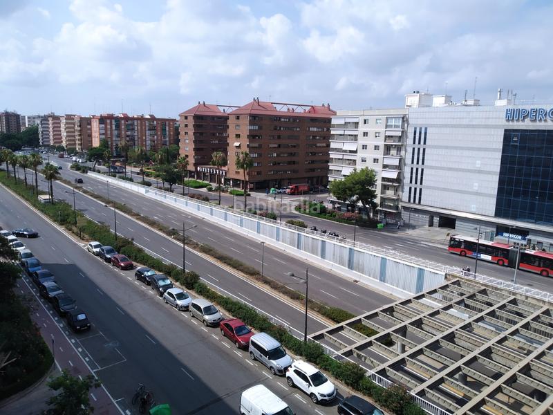 Foto fac1fe44-01b0-4984-b88d-e5df2efb7277. Piso este es un piso familiar, en un barrio agradable, a un paso de hipercor, bien comunicado y con todos los servicios a tu alcance. l en Valencia