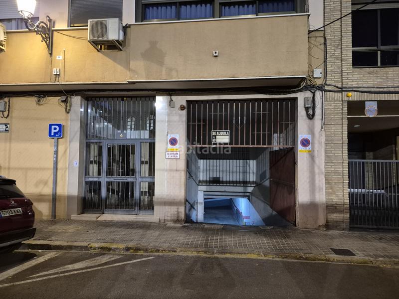 Foto af87ca1f-f201-456d-ba7a-371d8370aa21. Car parking in El Botànic Valencia