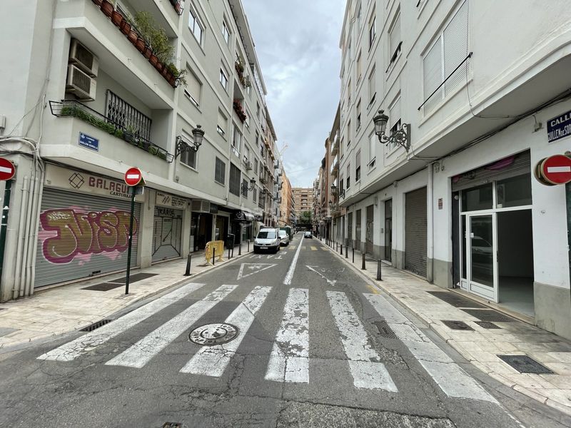 Foto ee1eb6d5-13e6-4984-ba00-d2510245bb8e. Local comercial a El Pilar Valencia