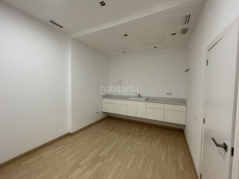 Foto 1887a5f4-3a77-4507-ae48-f26bc1088bc0. Local comercial a El Pilar Valencia