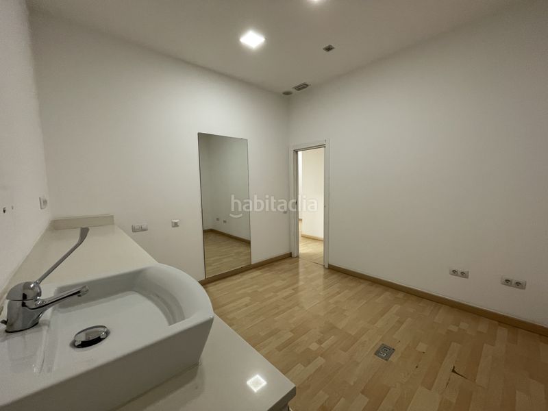 Foto b98d4567-fc56-4eeb-b7cc-ea9f4f671dd2. Local comercial a El Pilar Valencia