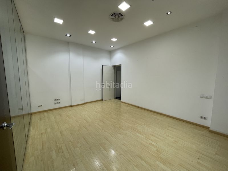 Foto cd8a6ee1-005a-4d16-a31e-2685195940c8. Local comercial a El Pilar Valencia