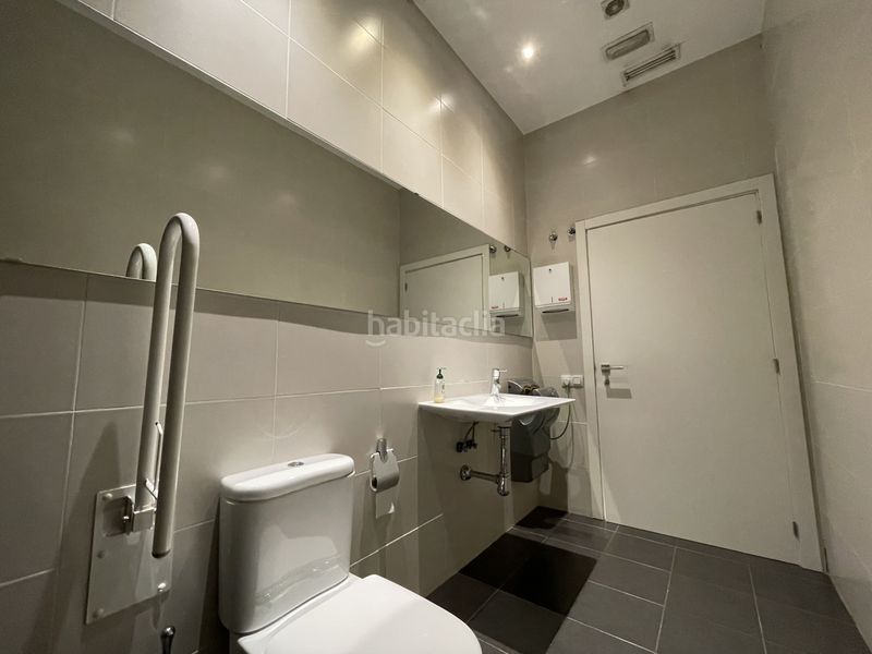 Foto ec1aeb21-7578-4ee0-a972-fe8a1efeb19c. Local comercial a El Pilar Valencia