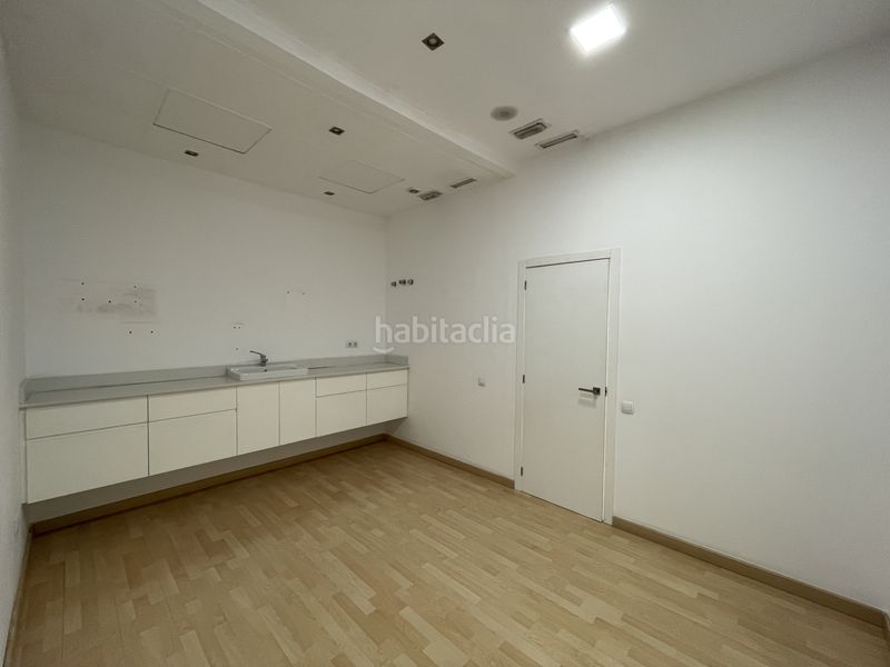 Foto f234fe2b-0b09-499b-84dd-3d1ecc547375. Local comercial a El Pilar Valencia