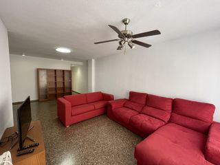 Location Appartement  Valencia - cl ciutat melilla. Piso de cuatro habitaciones en alquiler en patraix