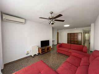 Alquiler Piso  Valencia - cl ciutat melilla. Piso de cuatro habitaciones en alquiler en patraix