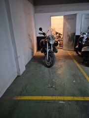 Aparcament de moto  Valencia - calle pintor zariñena. Plaza garaje para moto y trastero en valencia