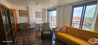 Alquiler Piso  Carrer de josep maria bayarri. Estupendo piso casi a estrenar para 3 estudiantes zona avenida d