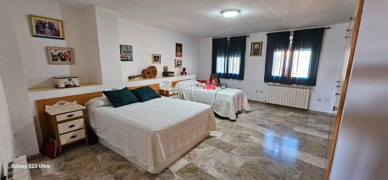 Foto ed42dc76-9e18-42c3-a46a-28c2467e961d. Ático  con 6 habitaciones y 3 baños en Requena