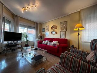 Duplex in Juan de Borbón. Venta de unifamiliar en la flota con jardín propio.