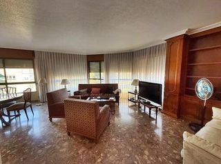 Affitto Appartamento in San Lorenzo. Alquiler piso amueblado junto univeridad de la merced, 3 dormito